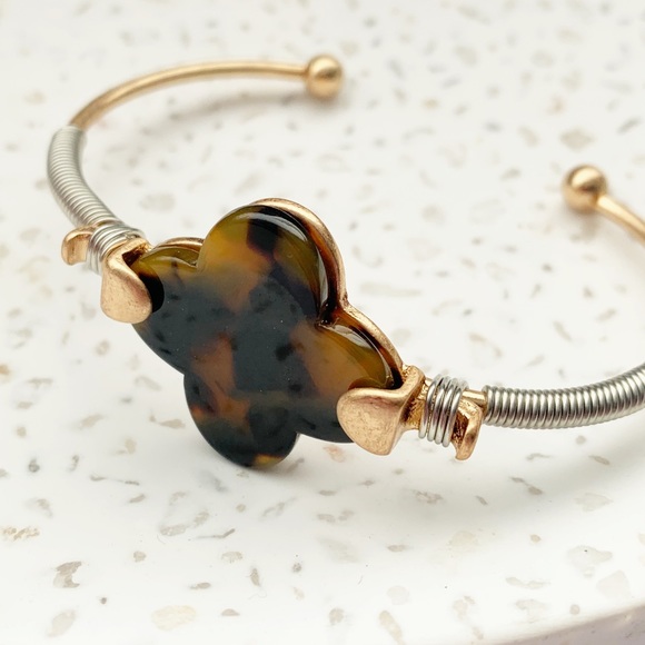 Tortoise Shell Clover Cuff Bracelet - Picture 4 of 7